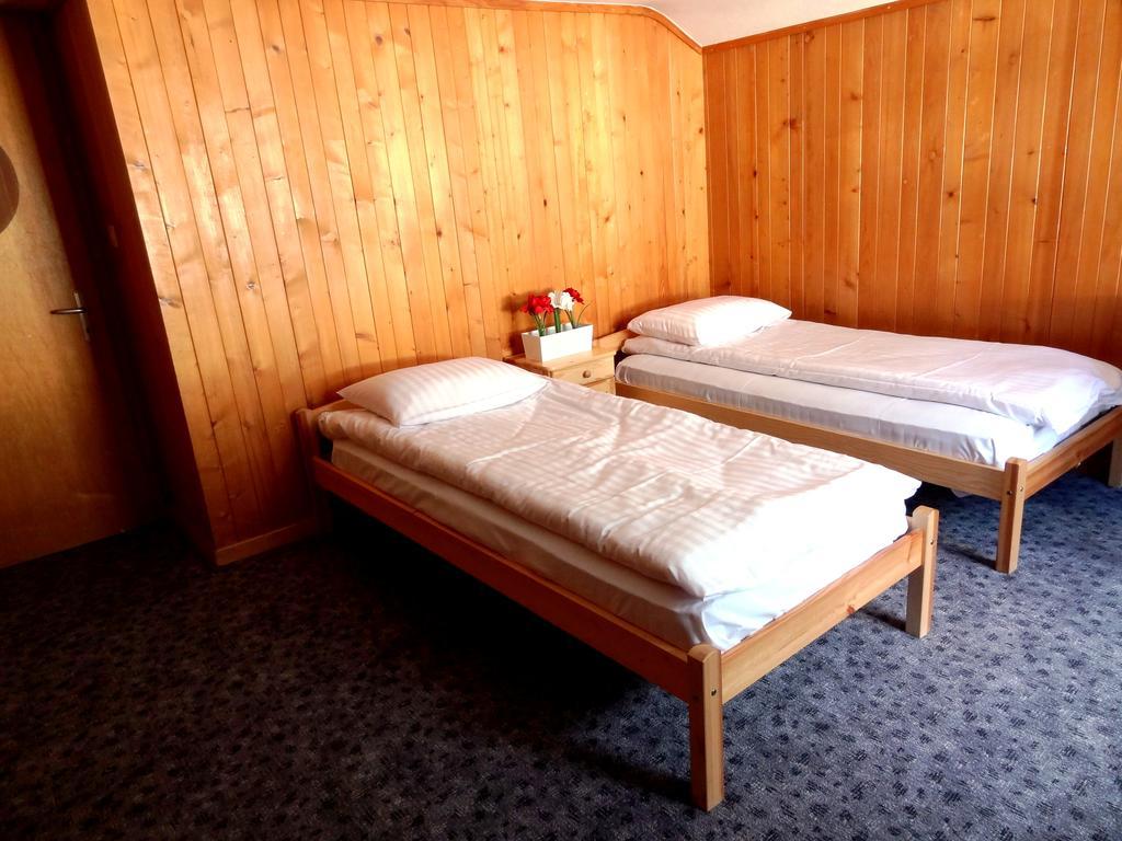 Base Cafe Appartement Lauterbrunnen Buitenkant foto