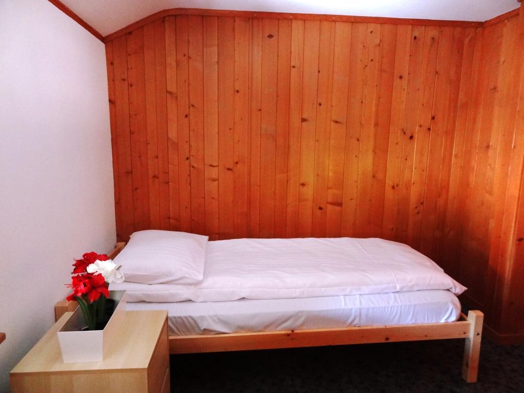 Base Cafe Appartement Lauterbrunnen Buitenkant foto